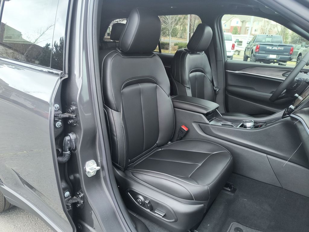 Thumbnail: 2026 Jeep Grand Cherokee - 8