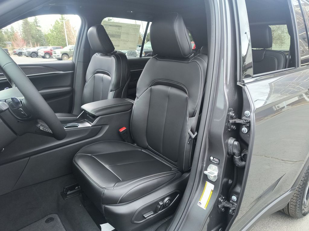Thumbnail: 2026 Jeep Grand Cherokee - 7