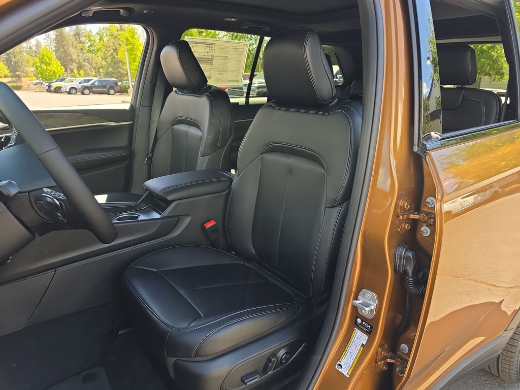 Thumbnail: 2026 Jeep Grand Cherokee - 8