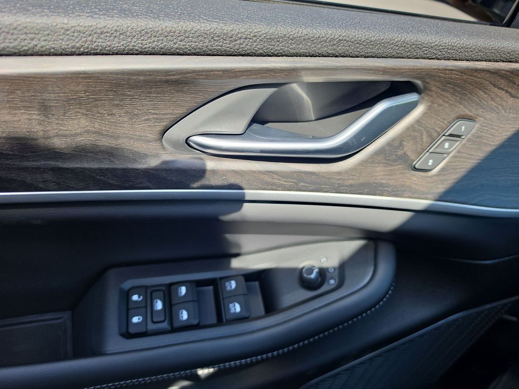 Thumbnail: 2026 Jeep Grand Cherokee - 21