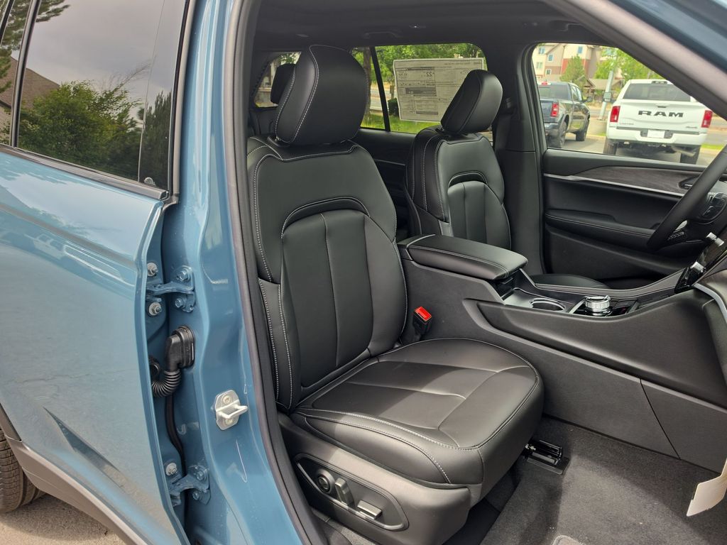 Thumbnail: 2026 Jeep Grand Cherokee - 8