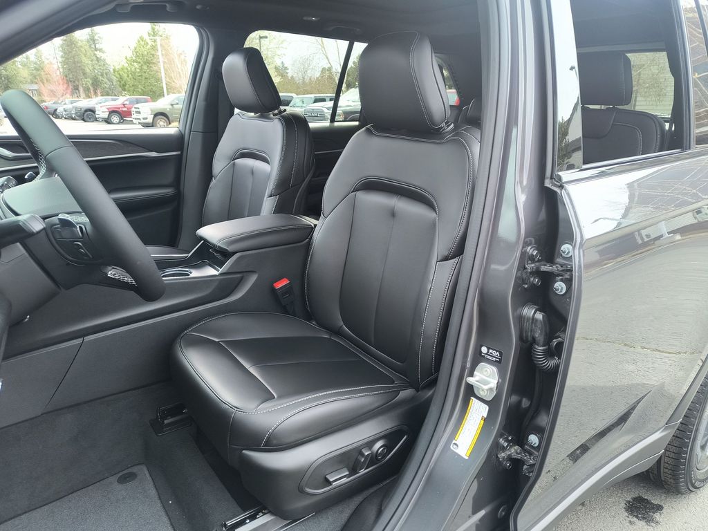 Thumbnail: 2026 Jeep Grand Cherokee - 7