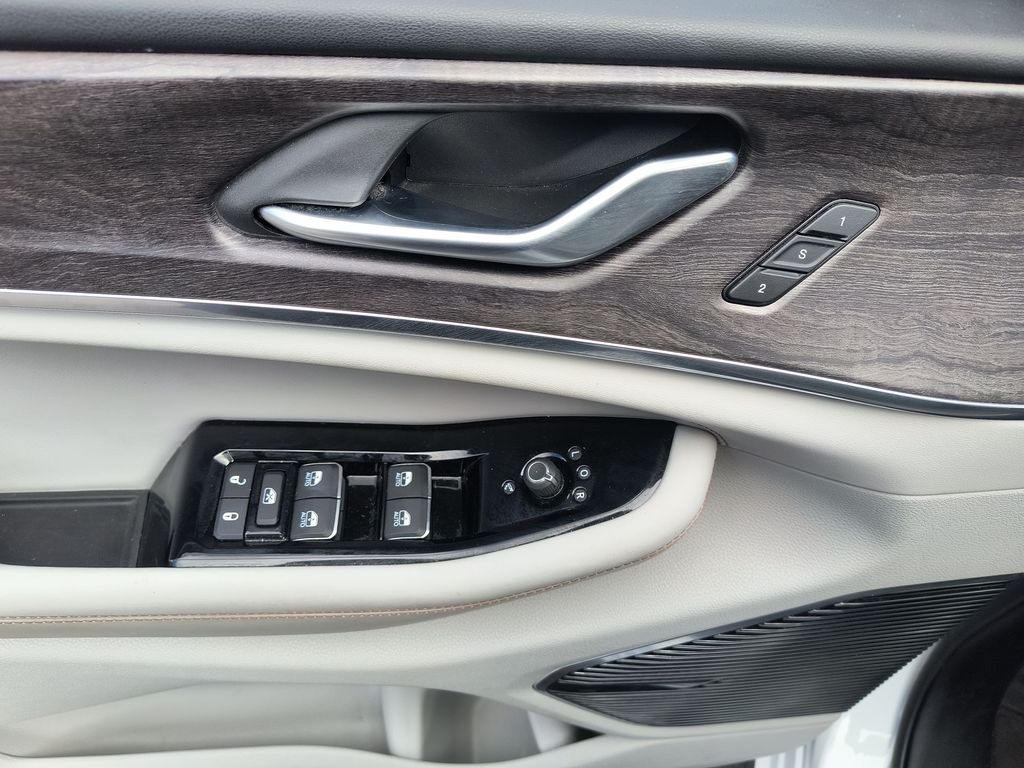 Thumbnail: 2023 Jeep Grand Cherokee - 20