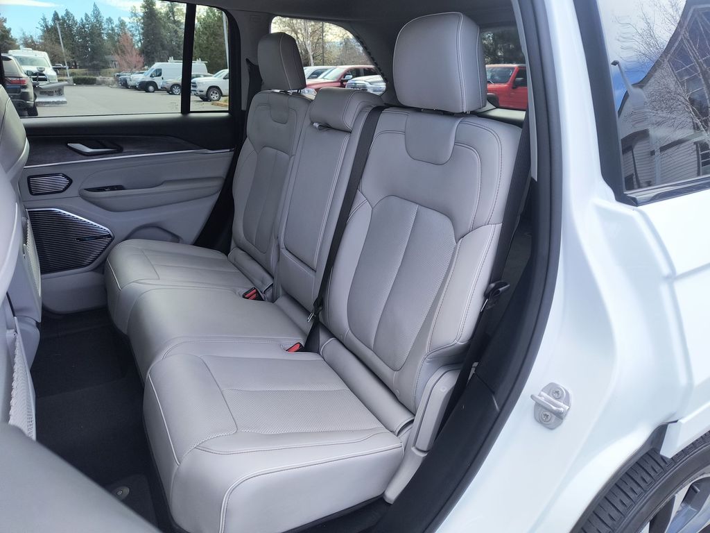 Thumbnail: 2023 Jeep Grand Cherokee - 9