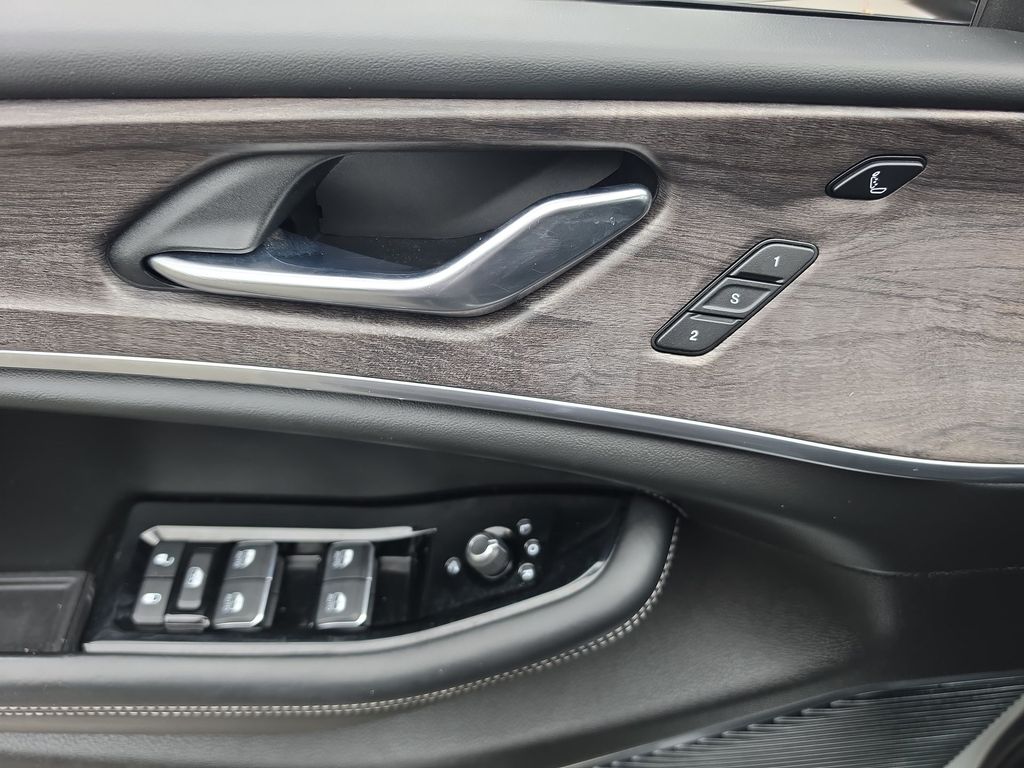 Thumbnail: 2023 Jeep Grand Cherokee - 21