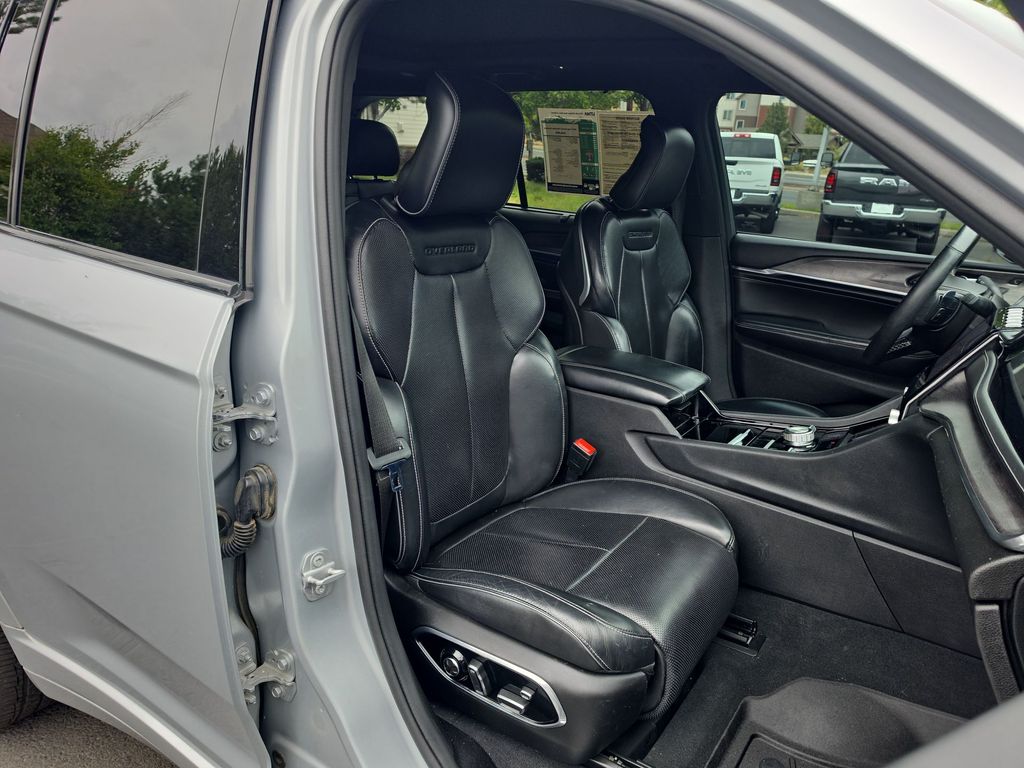 Thumbnail: 2023 Jeep Grand Cherokee - 8