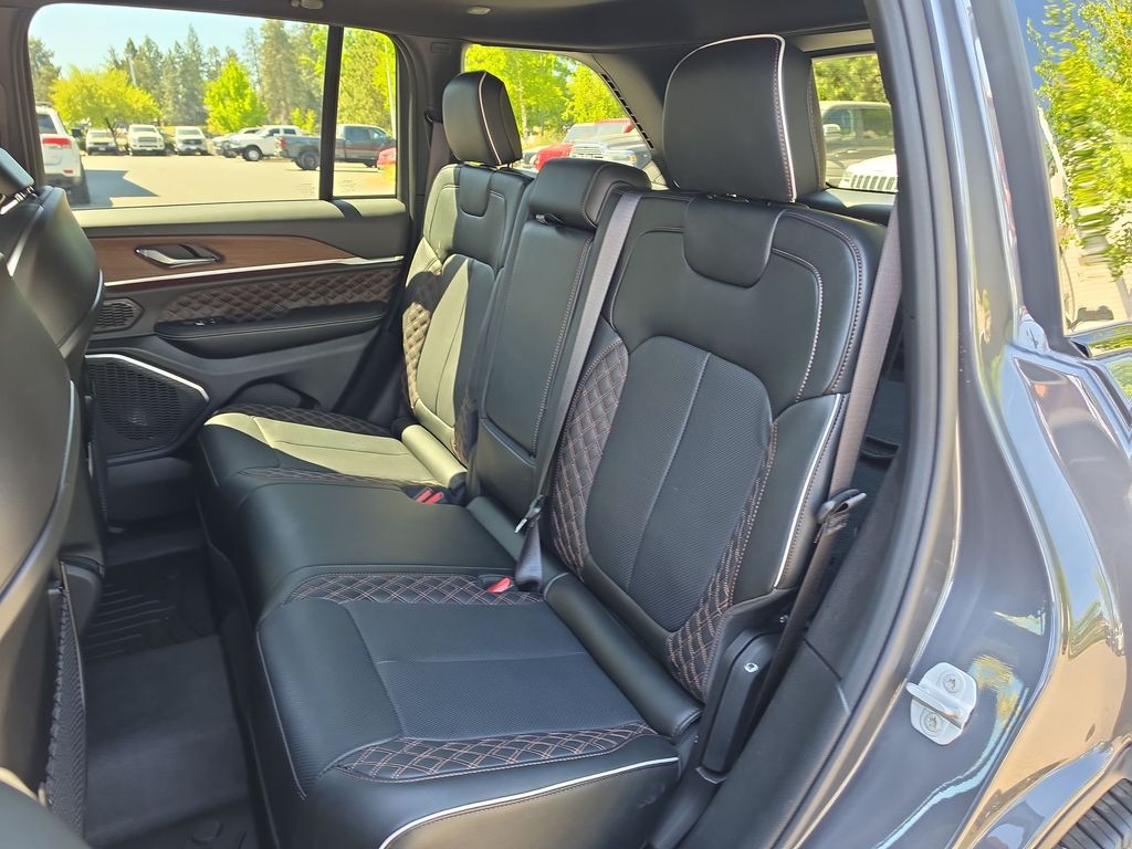 Thumbnail: 2025 Jeep Grand Cherokee - 10