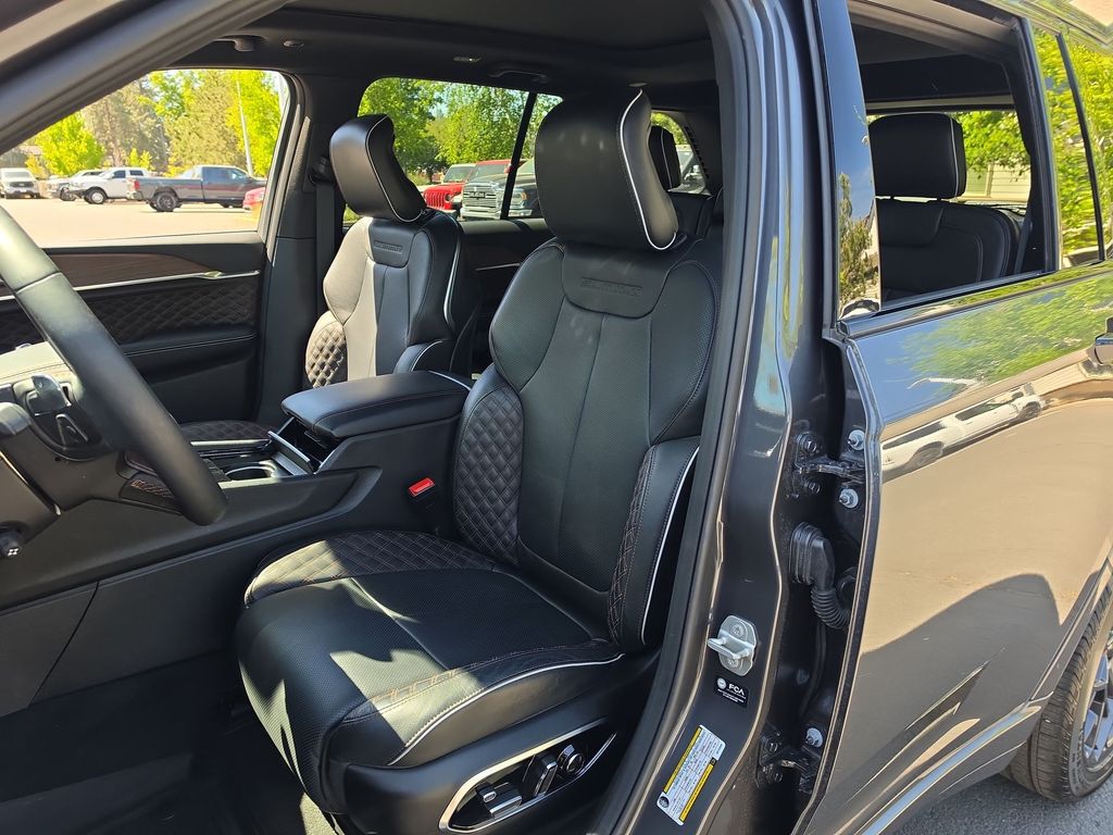 Thumbnail: 2025 Jeep Grand Cherokee - 8