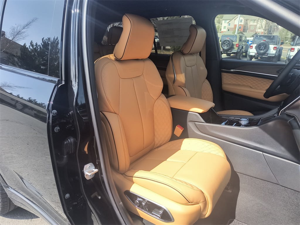 2025 Jeep Grand Cherokee Summit 9