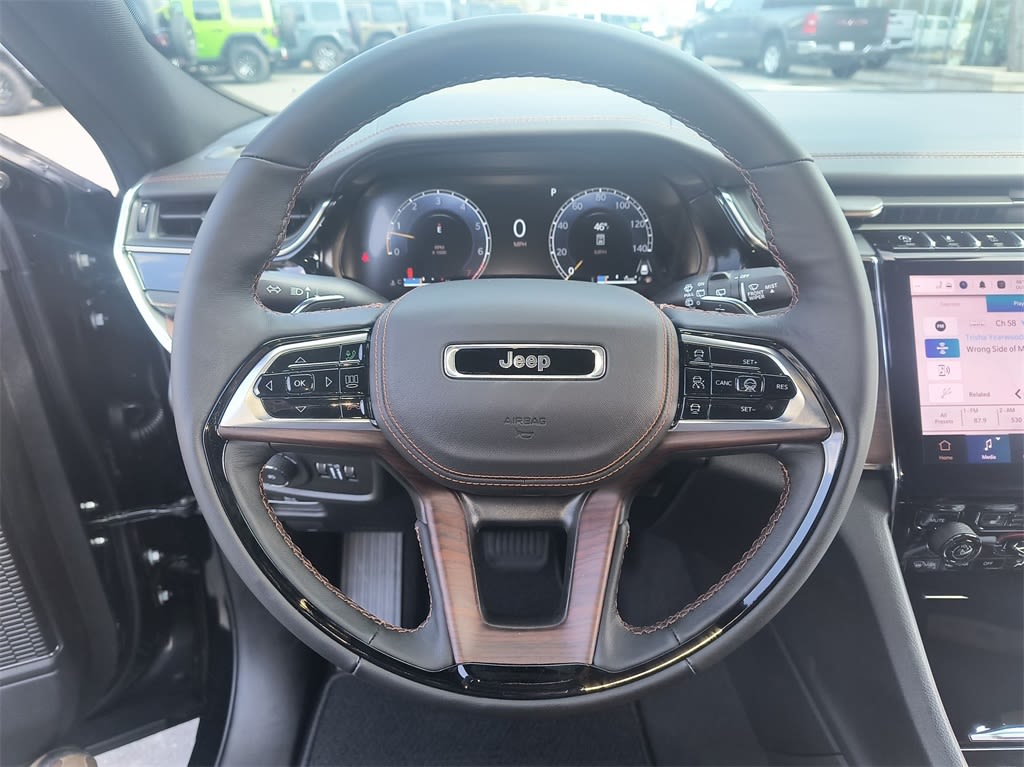 2025 Jeep Grand Cherokee Summit 2