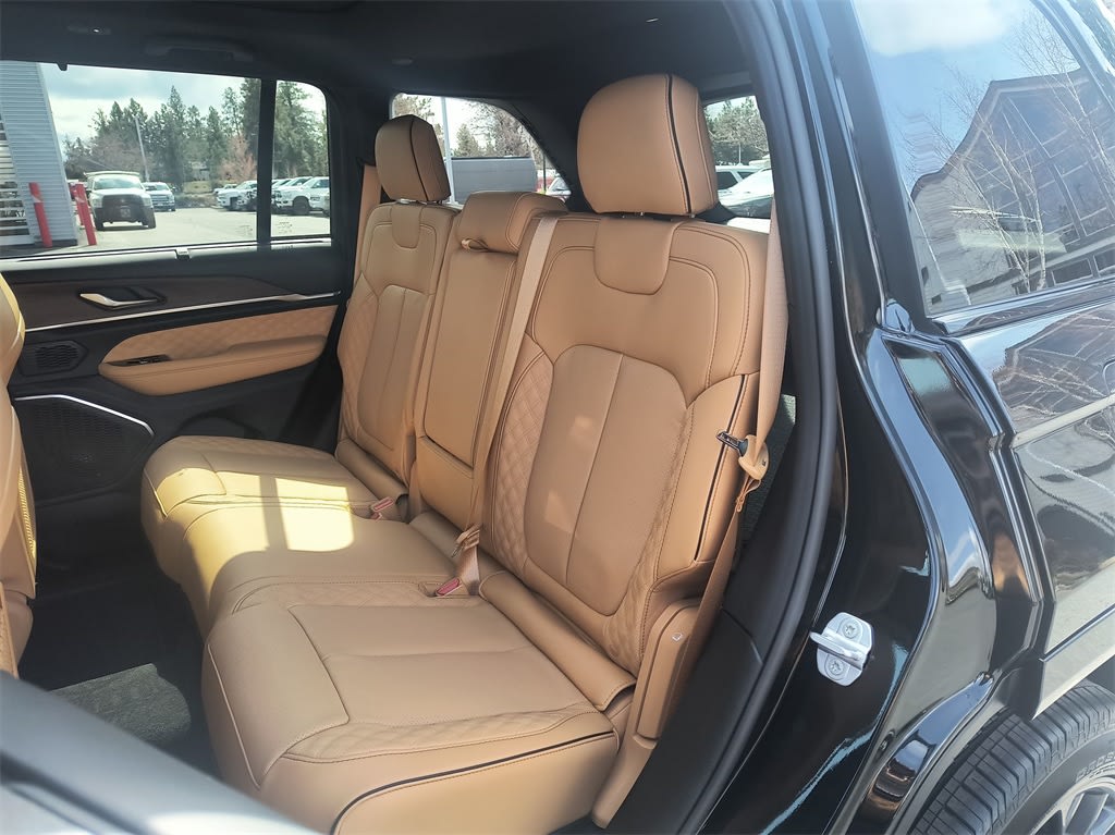 2025 Jeep Grand Cherokee Summit 10