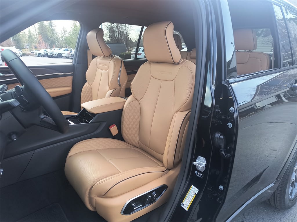 2025 Jeep Grand Cherokee Summit 8