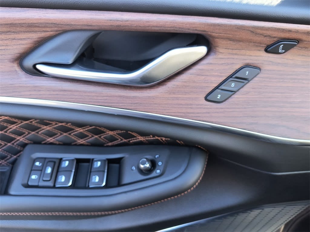 Thumbnail: 2025 Jeep Grand Cherokee - 21