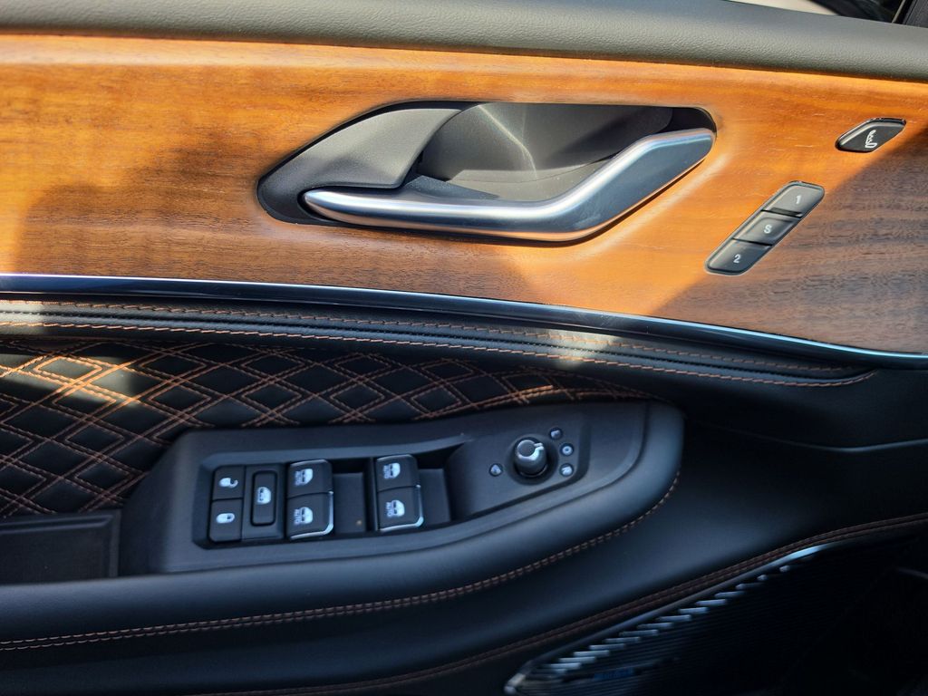Thumbnail: 2026 Jeep Grand Cherokee - 21