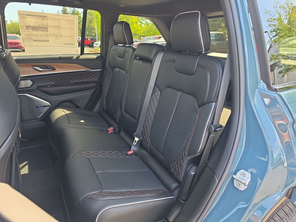 Thumbnail: 2026 Jeep Grand Cherokee - 10