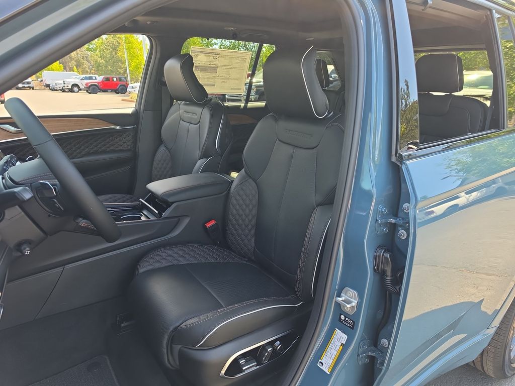 Thumbnail: 2026 Jeep Grand Cherokee - 8