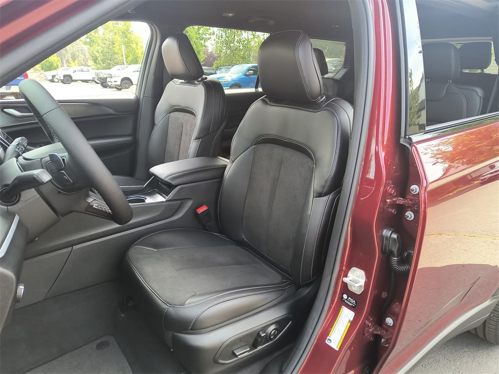 Thumbnail: 2025 Jeep Grand Cherokee L - 10