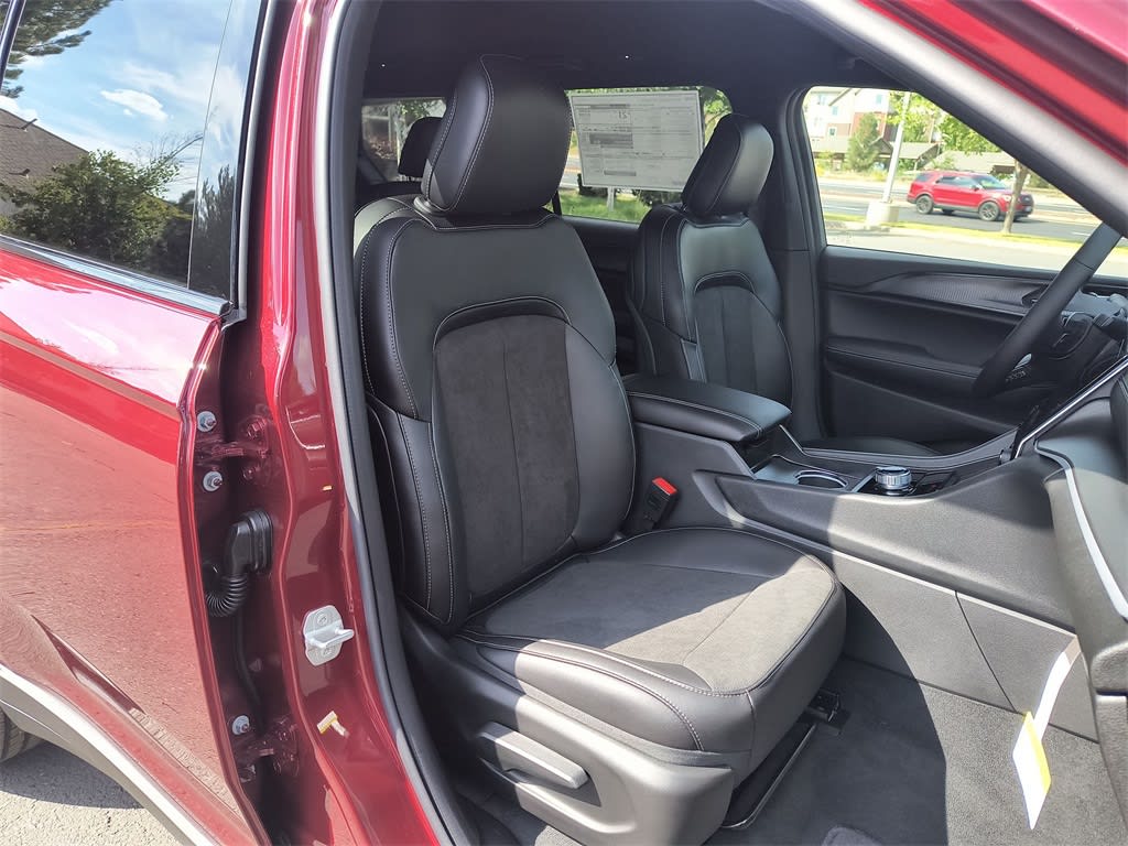 Thumbnail: 2025 Jeep Grand Cherokee L - 11