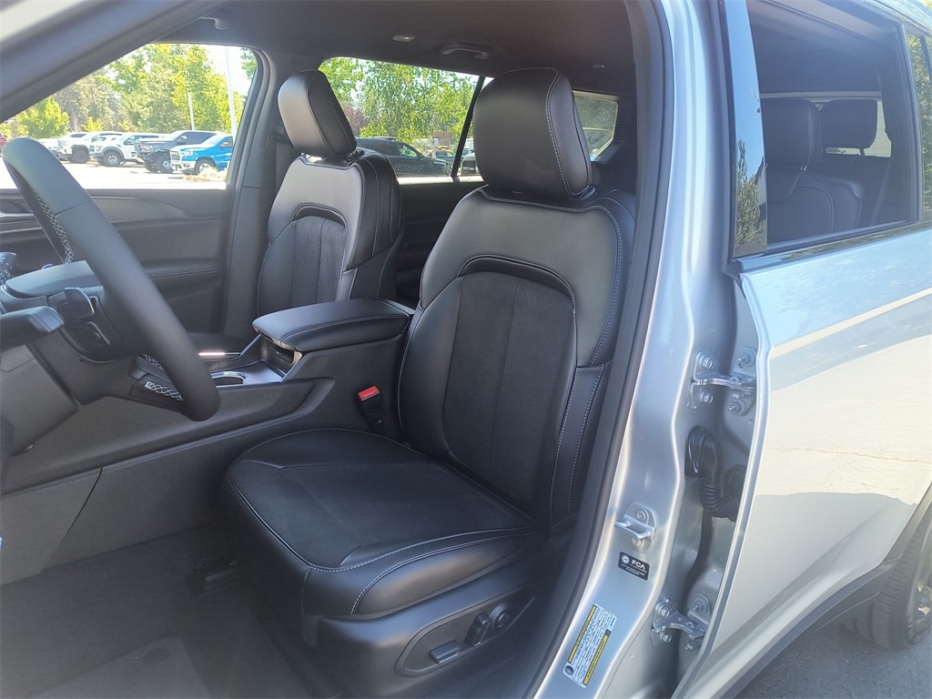 Thumbnail: 2025 Jeep Grand Cherokee L - 9