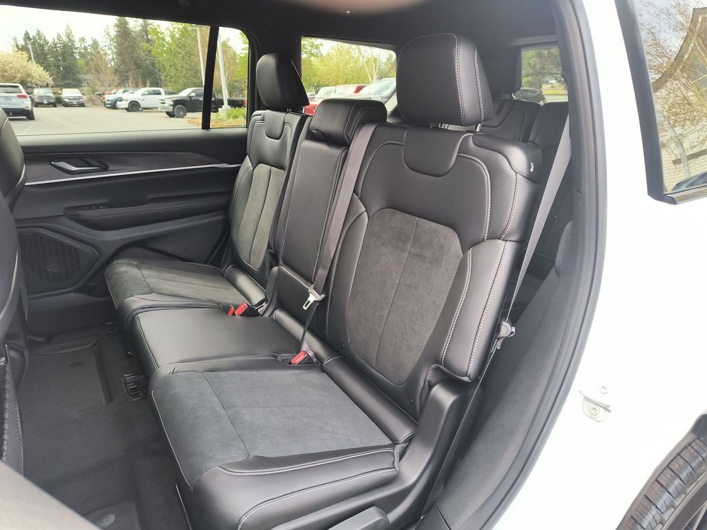 Thumbnail: 2026 Jeep Grand Cherokee L - 10
