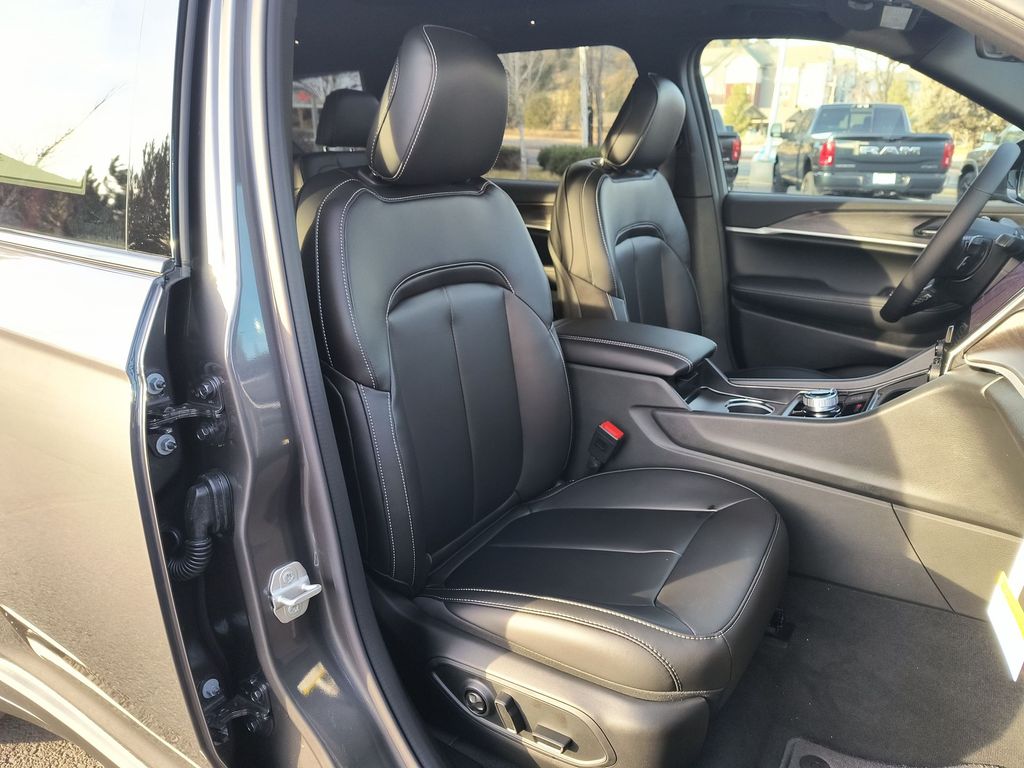 Thumbnail: 2025 Jeep Grand Cherokee L - 9