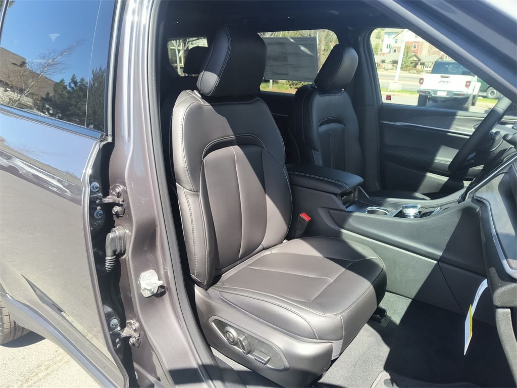 2025 Jeep Grand Cherokee L Limited Edition 10