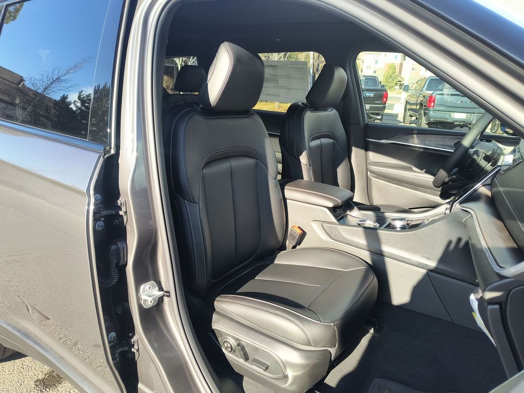 Thumbnail: 2025 Jeep Grand Cherokee L - 8