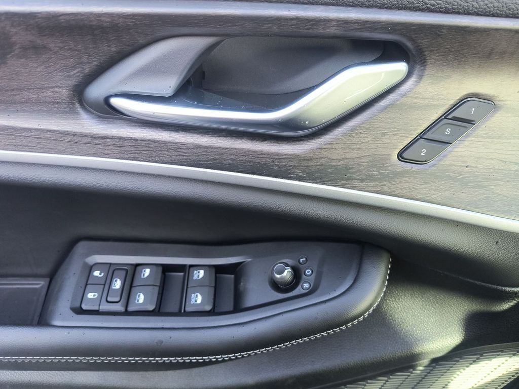 Thumbnail: 2025 Jeep Grand Cherokee L - 21