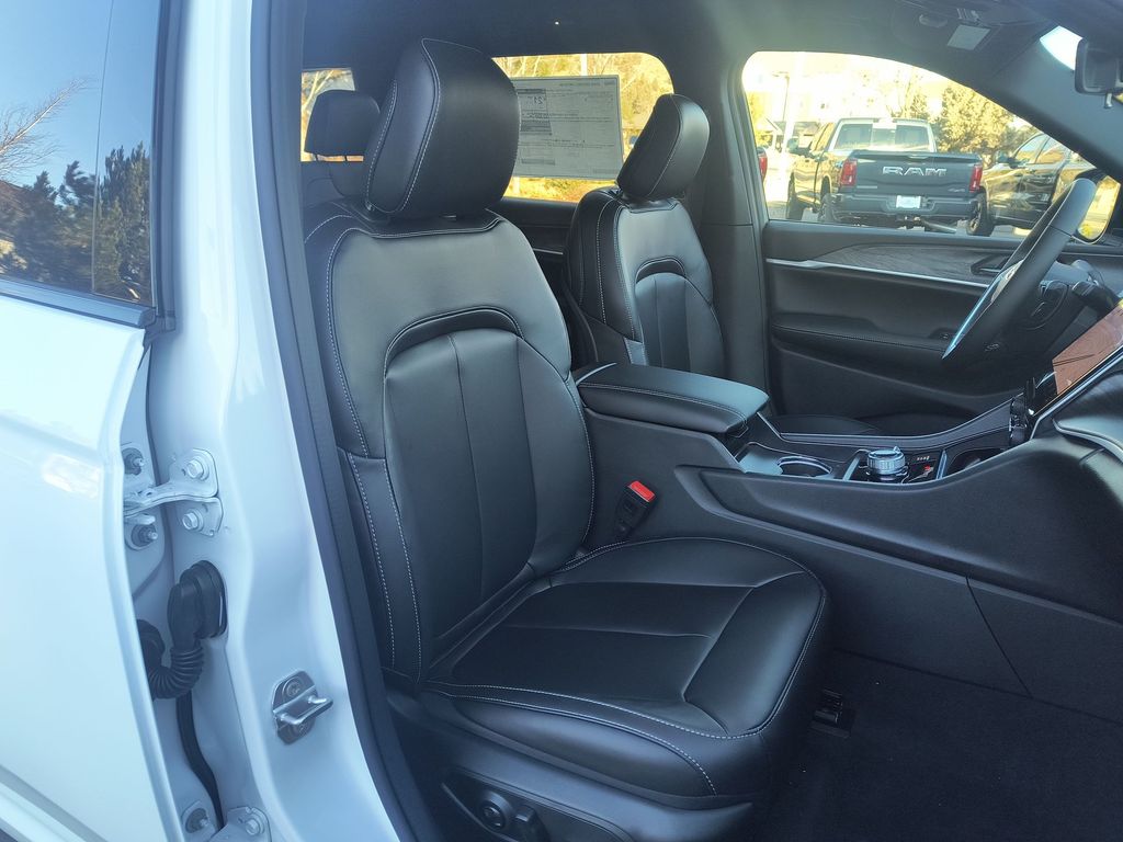 Thumbnail: 2025 Jeep Grand Cherokee L - 27