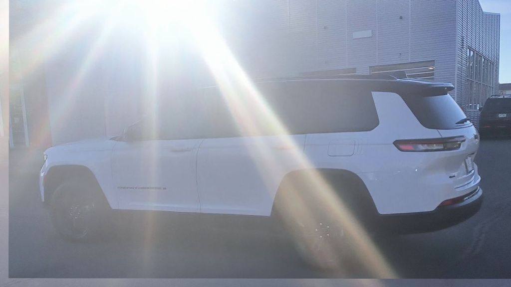 Thumbnail: 2025 Jeep Grand Cherokee L - 17