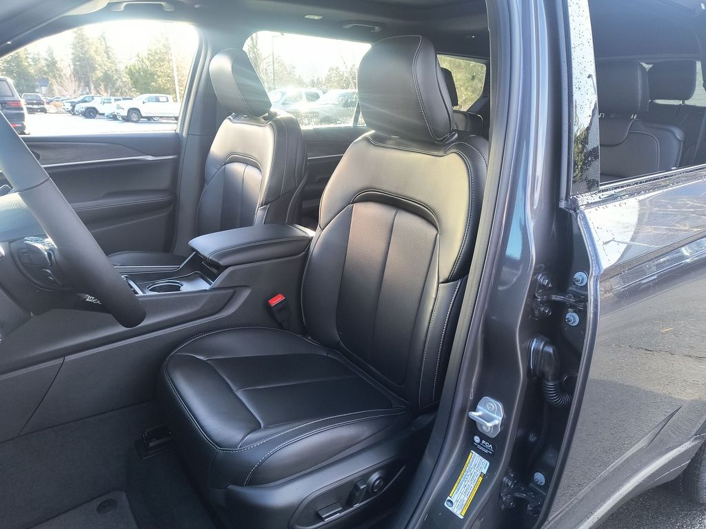 Thumbnail: 2025 Jeep Grand Cherokee L - 9