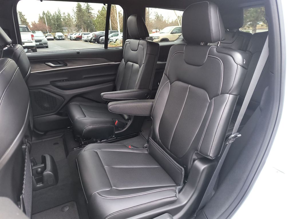 Thumbnail: 2025 Jeep Grand Cherokee L - 9