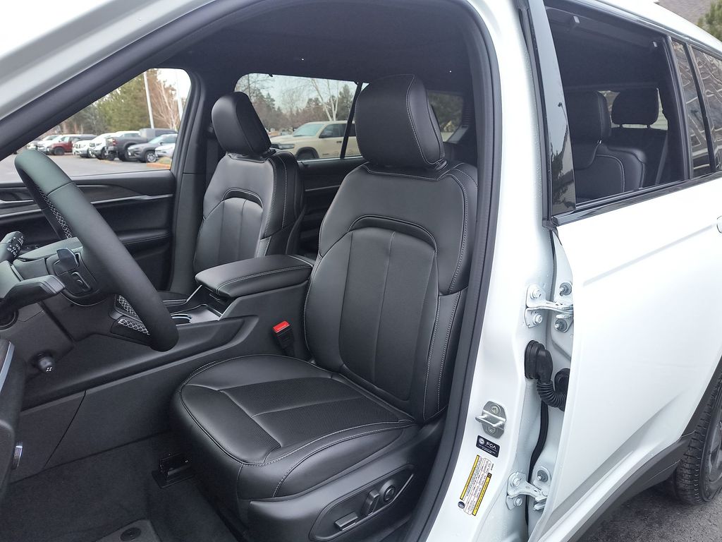 Thumbnail: 2025 Jeep Grand Cherokee L - 7