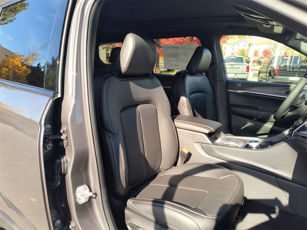 Thumbnail: 2025 Jeep Grand Cherokee L - 8