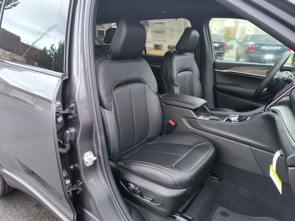 Thumbnail: 2025 Jeep Grand Cherokee L - 8
