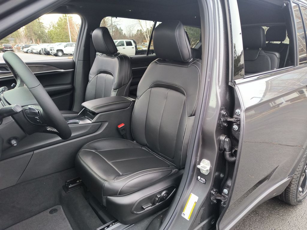 Thumbnail: 2025 Jeep Grand Cherokee L - 7