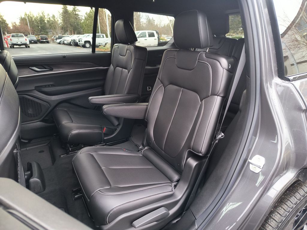 Thumbnail: 2025 Jeep Grand Cherokee L - 9