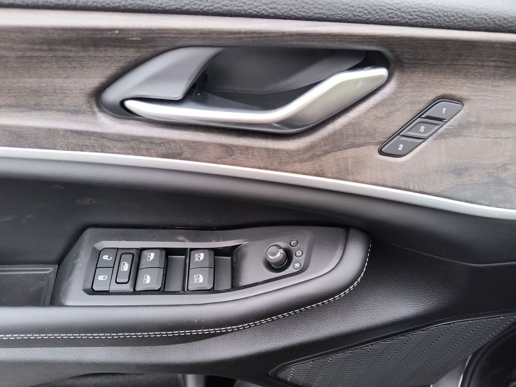 Thumbnail: 2025 Jeep Grand Cherokee L - 21