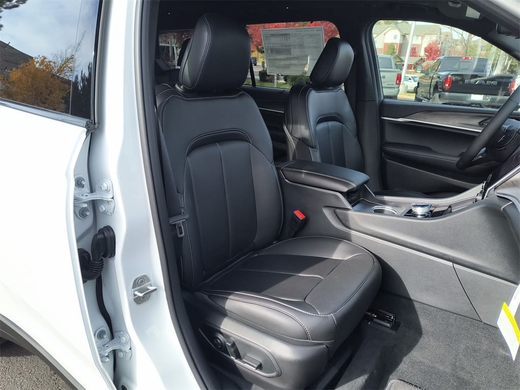 Thumbnail: 2025 Jeep Grand Cherokee L - 8