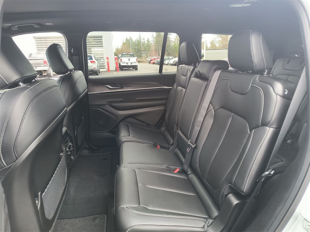 2025 Jeep Grand Cherokee L Limited Edition 11