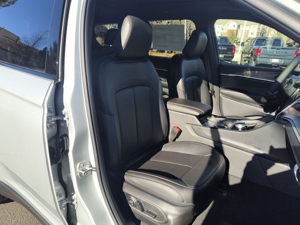 Thumbnail: 2025 Jeep Grand Cherokee L - 9
