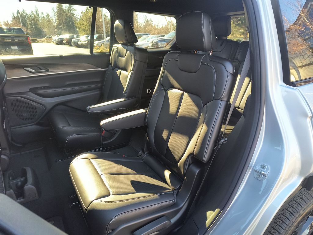 Thumbnail: 2025 Jeep Grand Cherokee L - 10