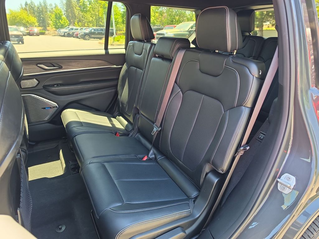 Thumbnail: 2022 Jeep Grand Cherokee L - 11