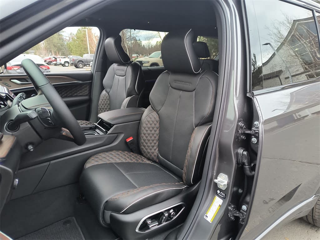 Thumbnail: 2025 Jeep Grand Cherokee L - 8