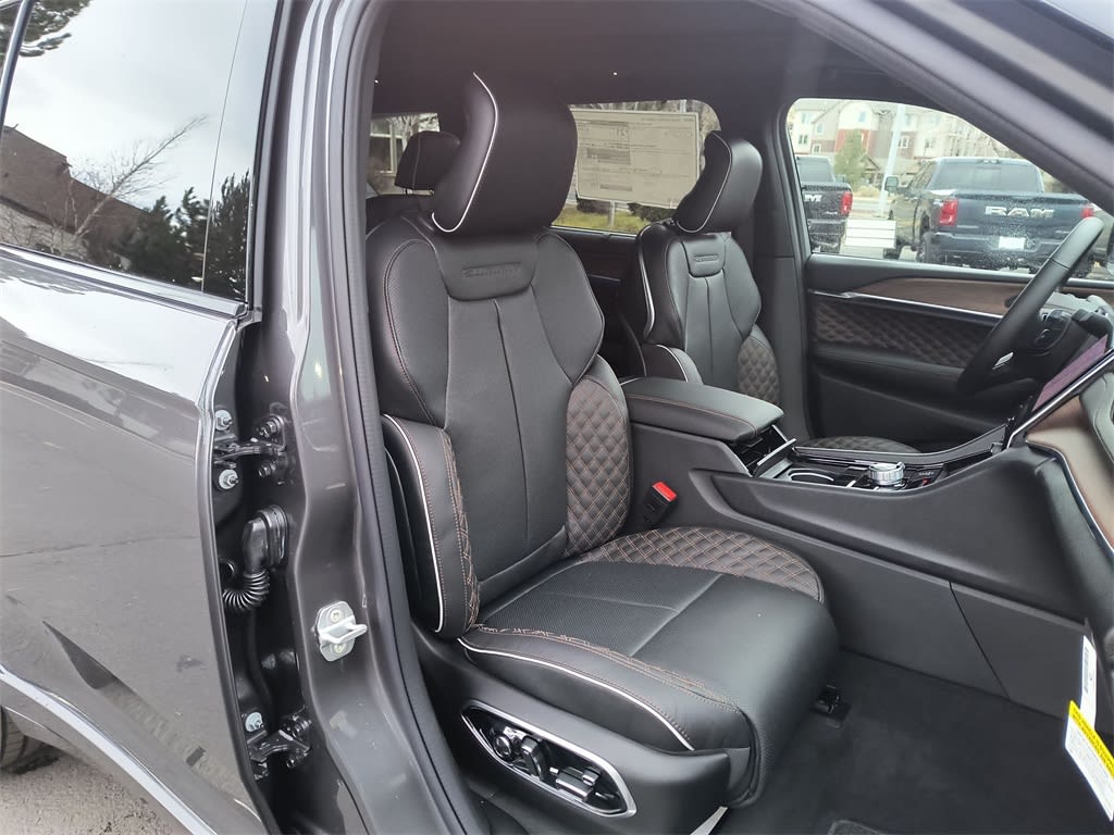 Thumbnail: 2025 Jeep Grand Cherokee L - 9