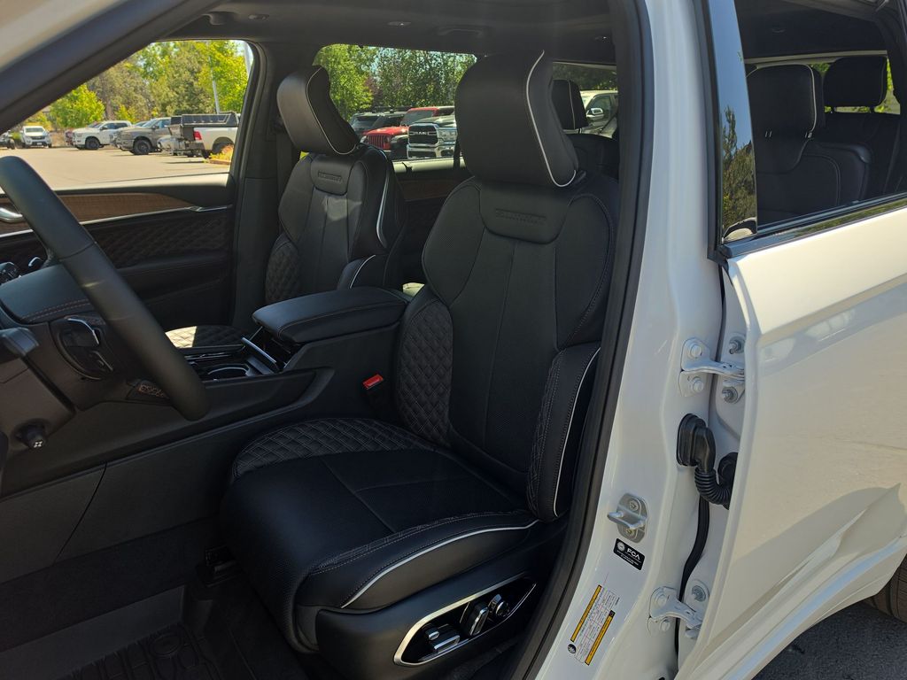 Thumbnail: 2026 Jeep Grand Cherokee L - 9