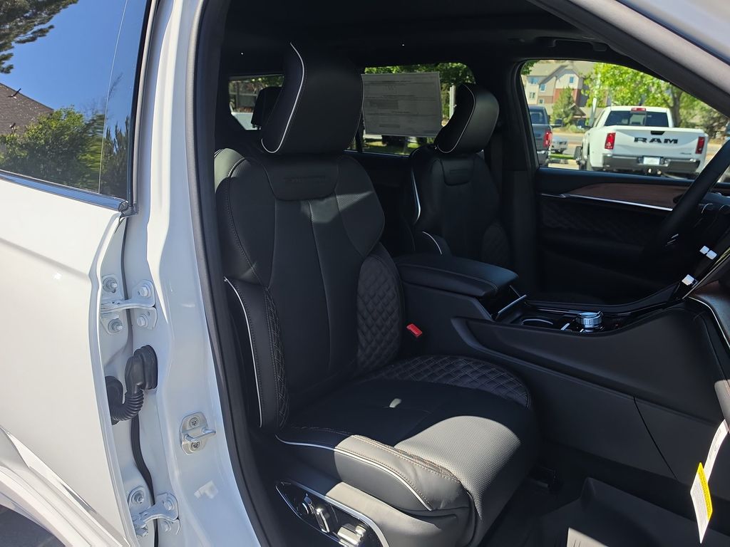 Thumbnail: 2026 Jeep Grand Cherokee L - 10