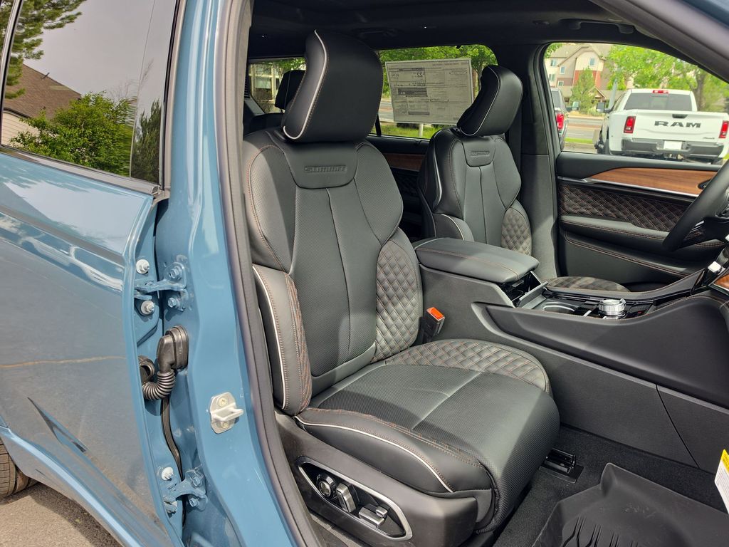 Thumbnail: 2026 Jeep Grand Cherokee L - 10
