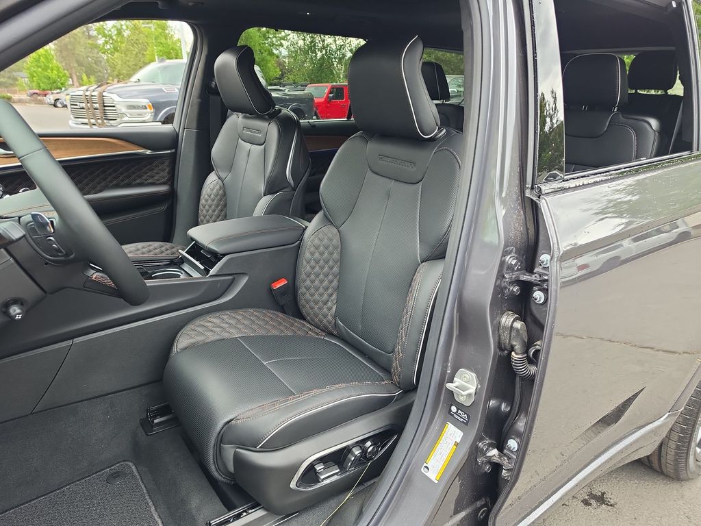 Thumbnail: 2026 Jeep Grand Cherokee L - 8