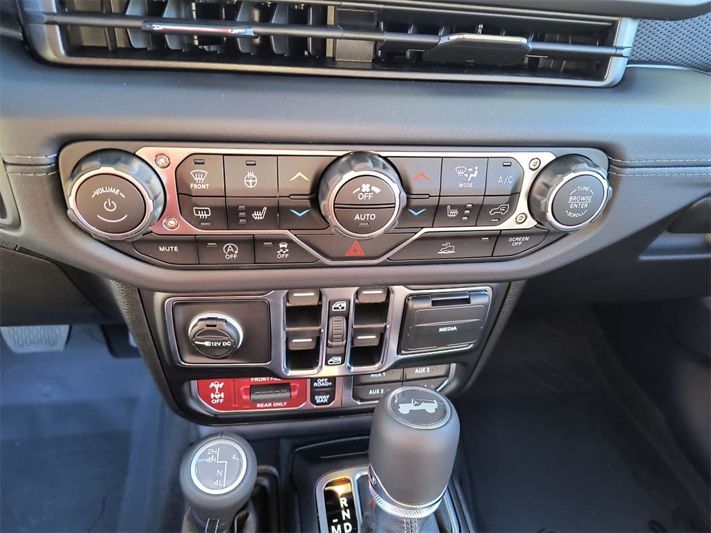 Thumbnail: 2025 Jeep Wrangler - 24